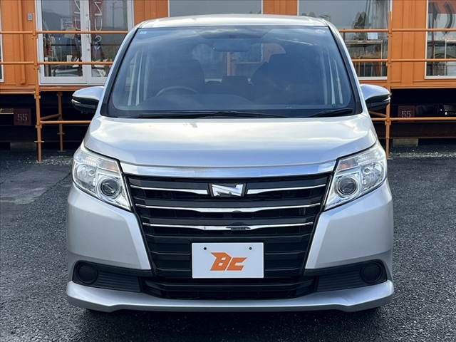 TOYOTA NOAH 2017