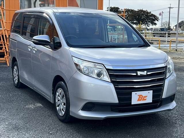 TOYOTA NOAH 2017