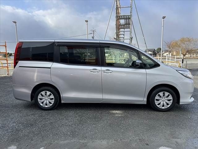 TOYOTA NOAH 2017