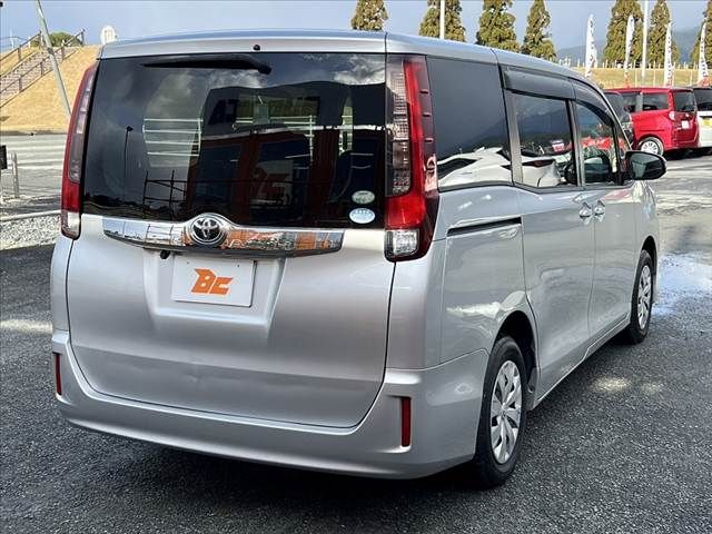 TOYOTA NOAH 2017