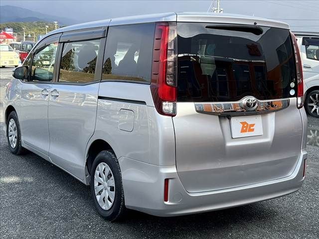 TOYOTA NOAH 2017