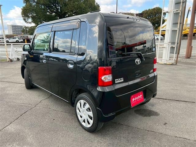 TOYOTA PIXIS SPACE 2012