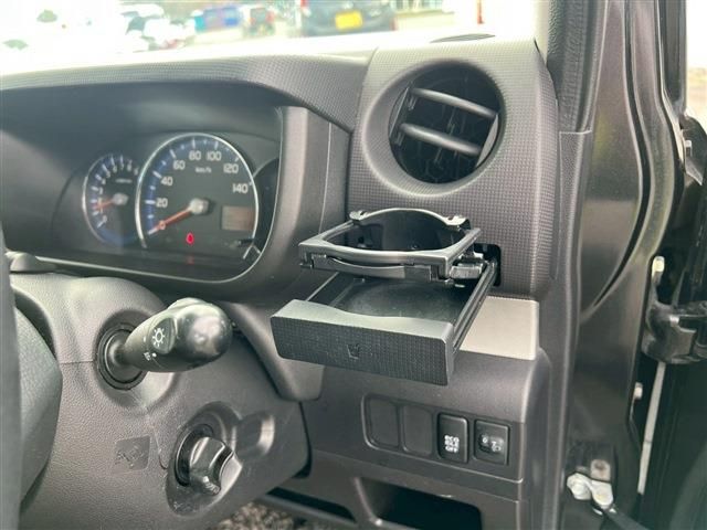 TOYOTA PIXIS SPACE 2012