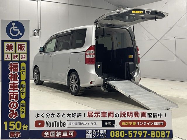 TOYOTA NOAH 2013