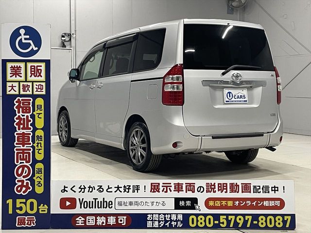 TOYOTA NOAH 2013