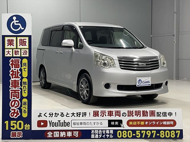 TOYOTA NOAH 2013