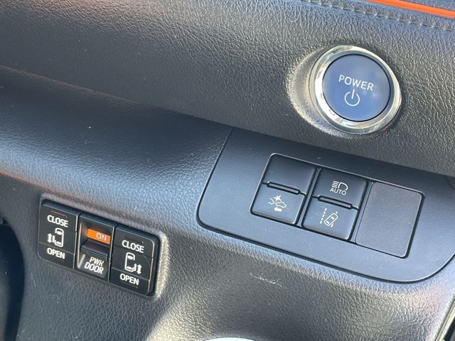 TOYOTA SIENTA HYBRID 2018