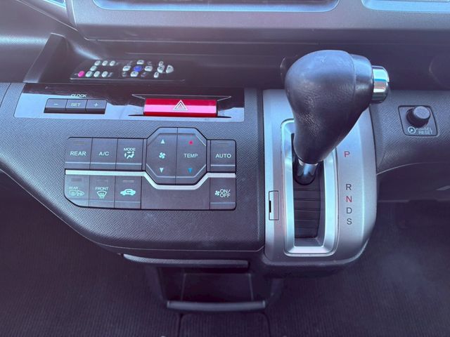 HONDA STEPWAGON SPADA 2010