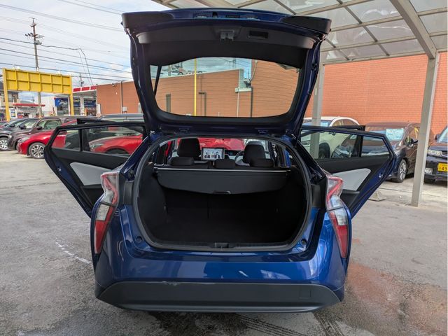 TOYOTA PRIUS 2015