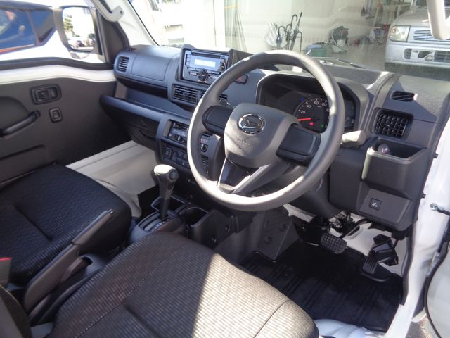 DAIHATSU HIJET truck 4WD 2025