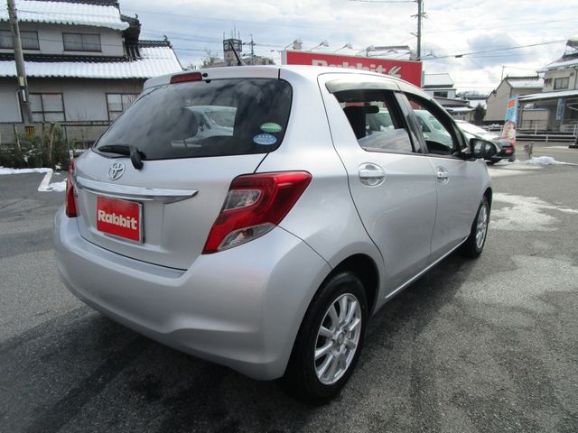TOYOTA VITZ 2014