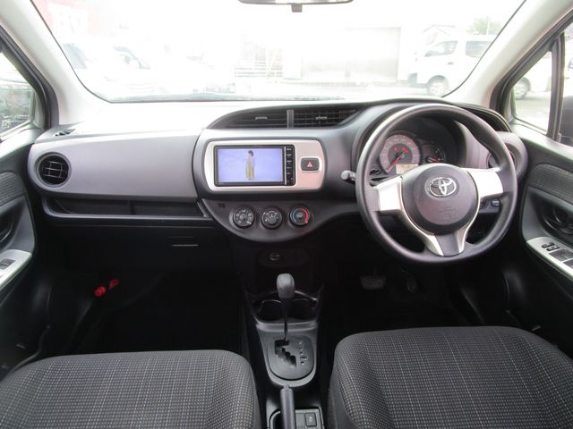 TOYOTA VITZ 2014