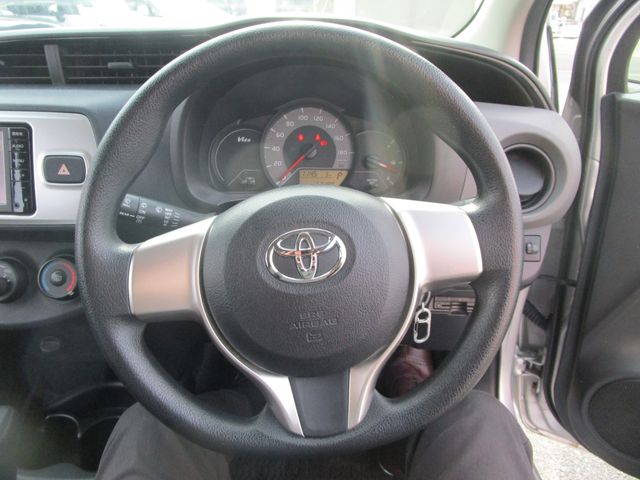 TOYOTA VITZ 2014