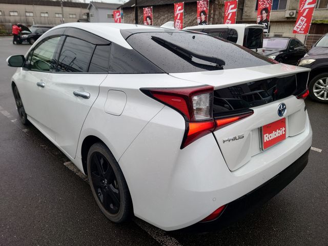 TOYOTA PRIUS 2021