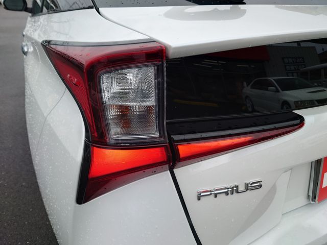 TOYOTA PRIUS 2021