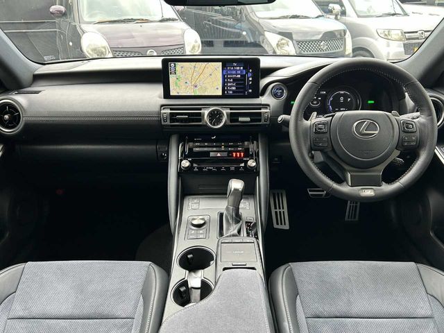 TOYOTA LEXUS IS300h AWD 2022