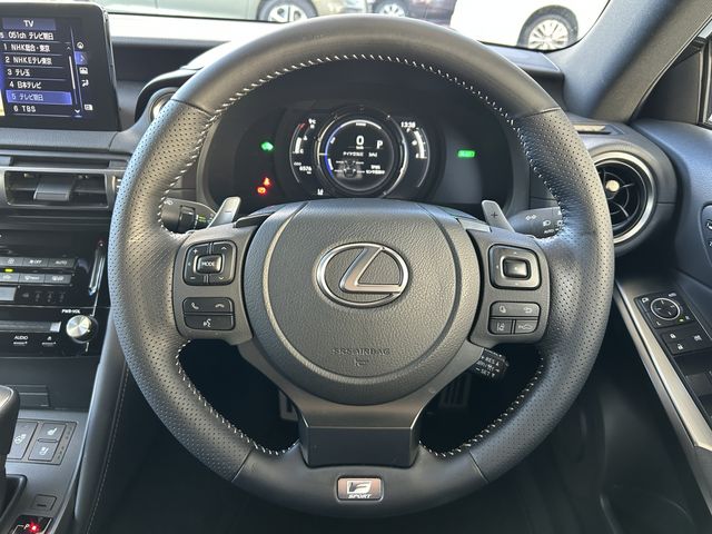 TOYOTA LEXUS IS300h AWD 2022