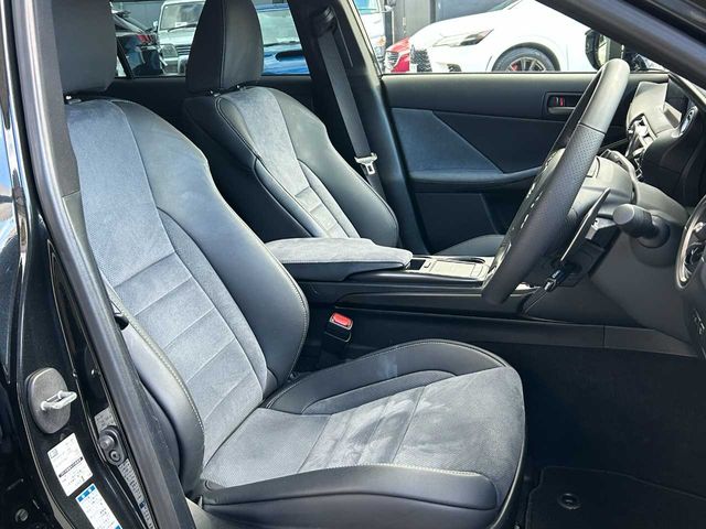 TOYOTA LEXUS IS300h AWD 2022