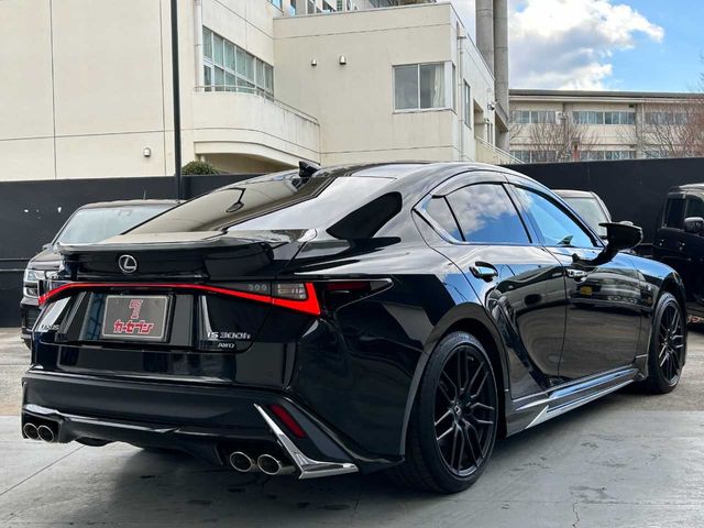 TOYOTA LEXUS IS300h AWD 2022