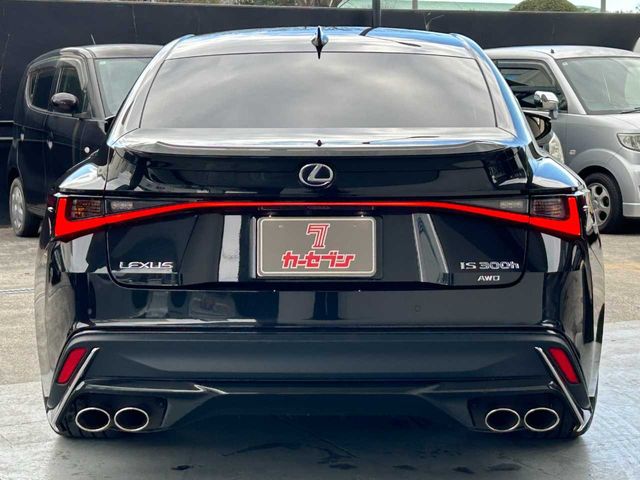 TOYOTA LEXUS IS300h AWD 2022