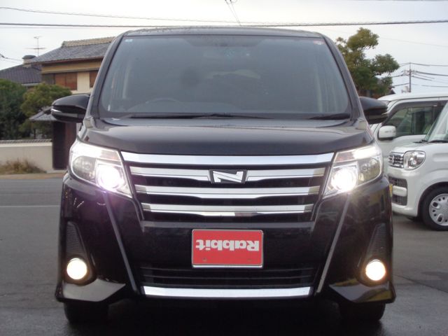 TOYOTA NOAH 2014