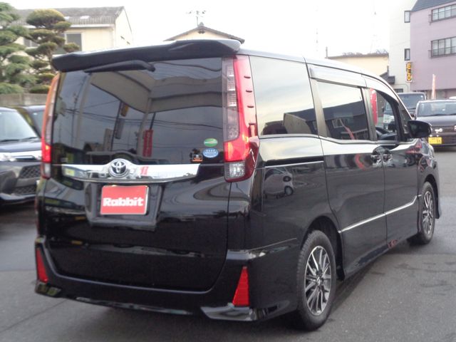 TOYOTA NOAH 2014