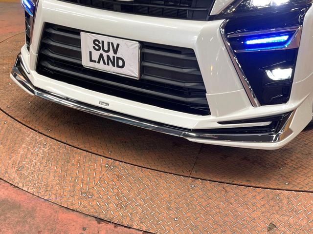 TOYOTA VOXY HYBRID 2018