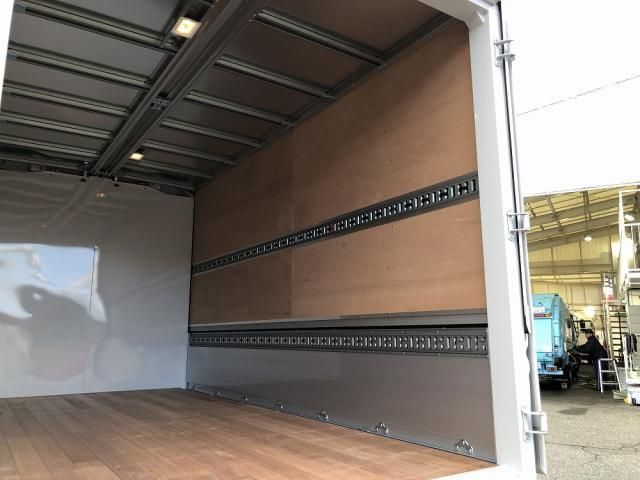 MITSUBISHI CANTER 2024