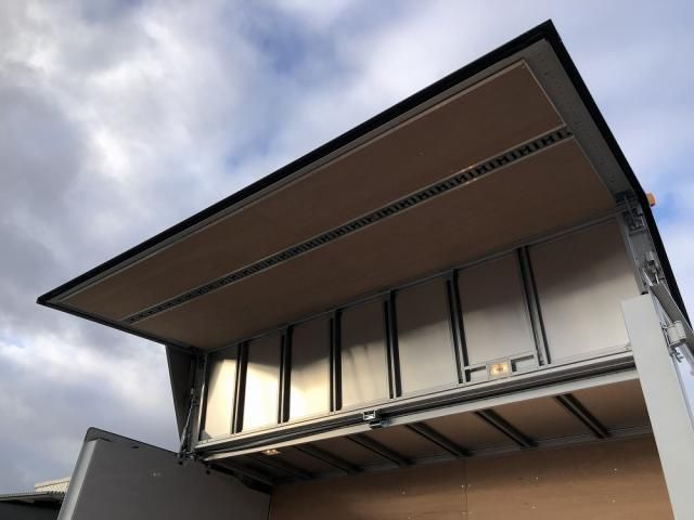 MITSUBISHI CANTER 2024