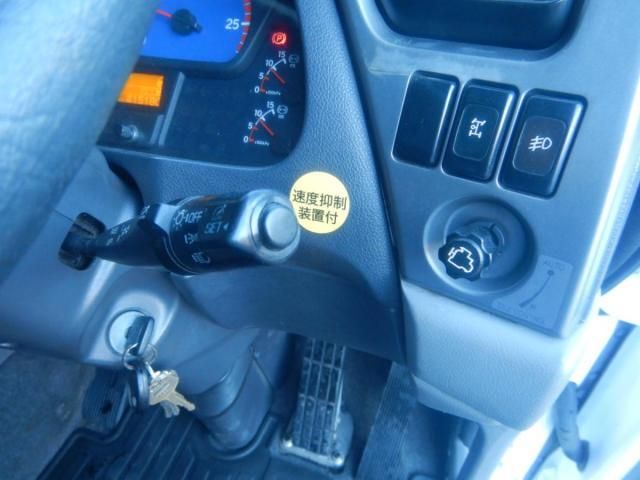 NISSAN DIESEL Quon 2017