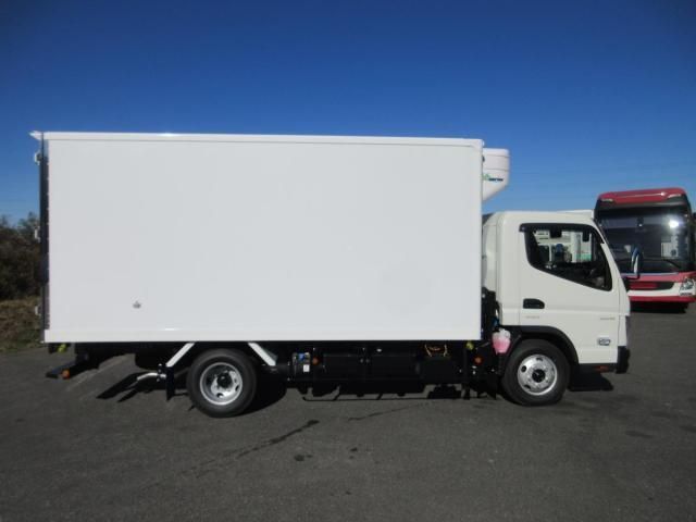 MITSUBISHI CANTER 2025