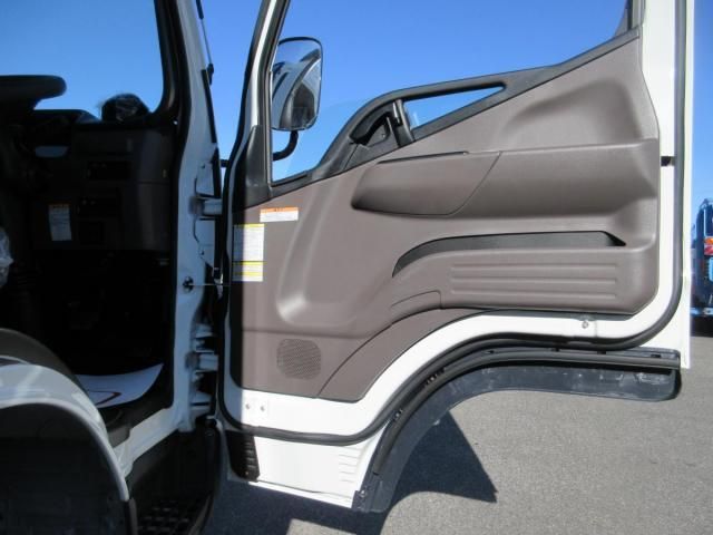 MITSUBISHI CANTER 2025