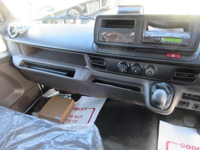 MITSUBISHI CANTER 2025