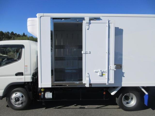 MITSUBISHI CANTER 2025
