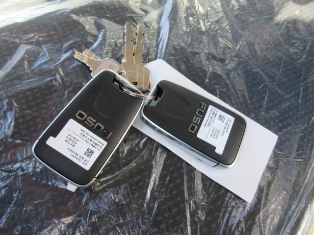 MITSUBISHI CANTER 2025