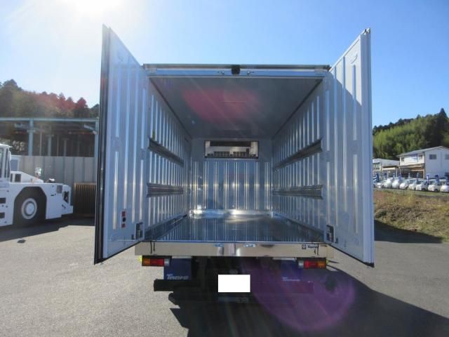 MITSUBISHI CANTER 2025