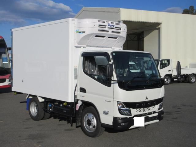 MITSUBISHI CANTER 2025