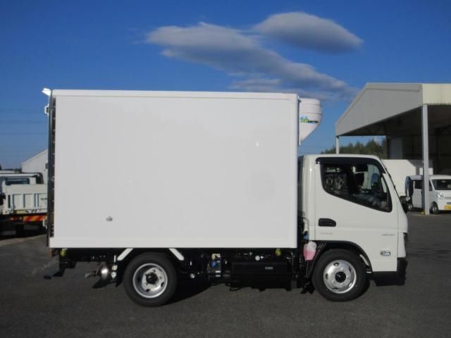 MITSUBISHI CANTER 2025