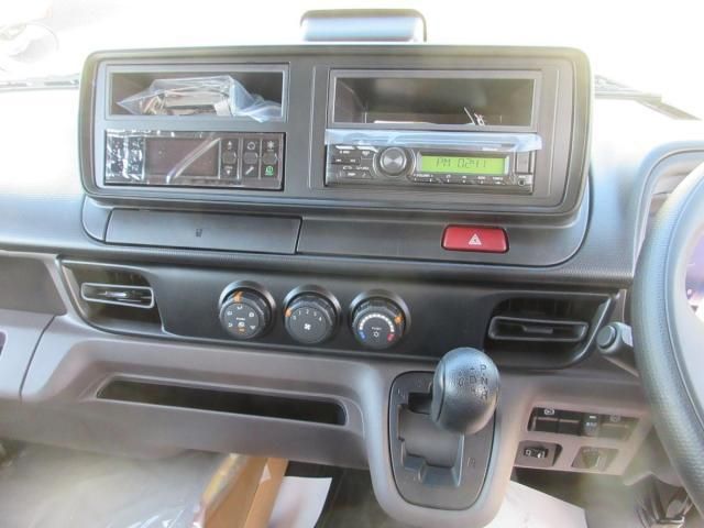 MITSUBISHI CANTER 2025