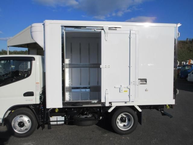 MITSUBISHI CANTER 2025