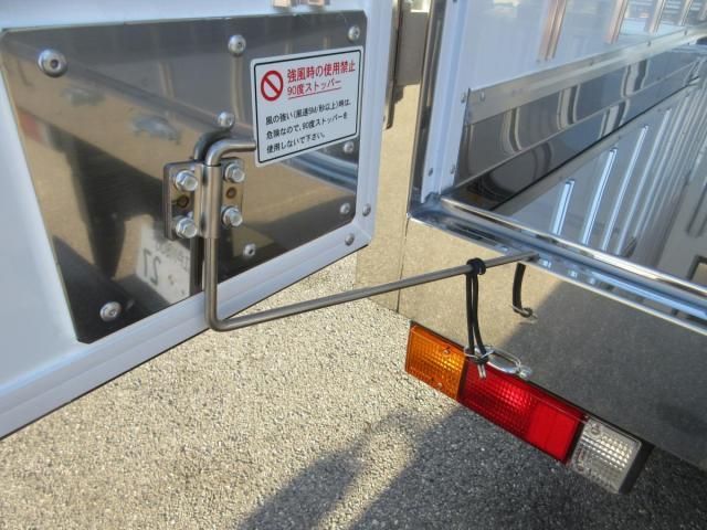 MITSUBISHI CANTER 2025