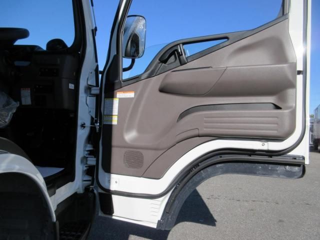 MITSUBISHI CANTER 2025