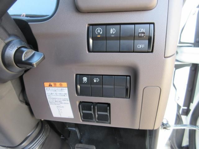 MITSUBISHI CANTER 2025