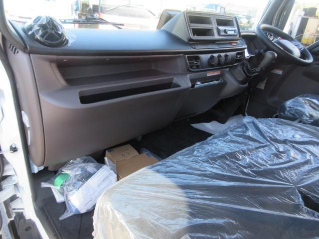 MITSUBISHI CANTER 2025