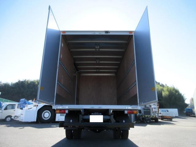 MITSUBISHI CANTER 2025