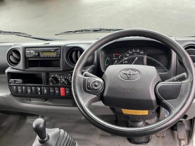 TOYOTA DYNA 2022