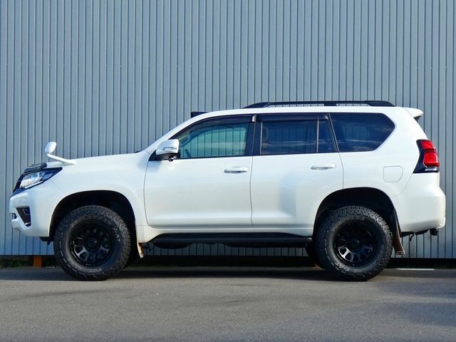TOYOTA LANDCRUISER PRADO 2021
