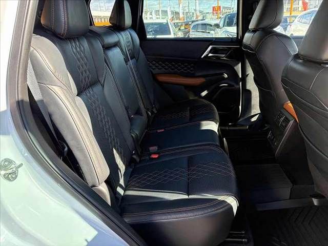 MITSUBISHI OUTLANDER PHEV 2023