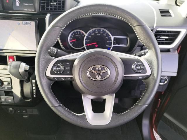 TOYOTA ROOMY 2022