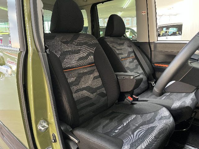 DAIHATSU TANTO FAN CROSS 4WD 2024